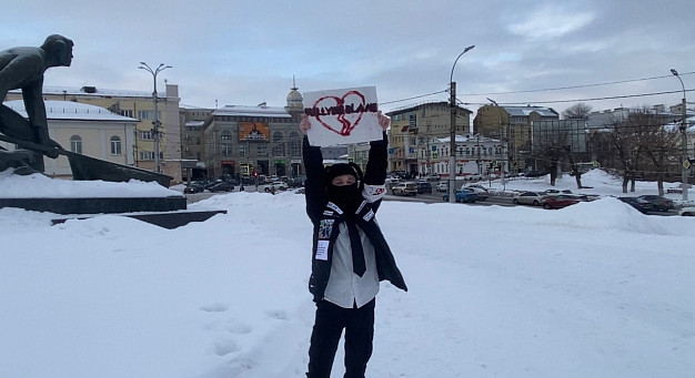 В центре Иванова молодежь устроила акцию с имитацией самоубийства
